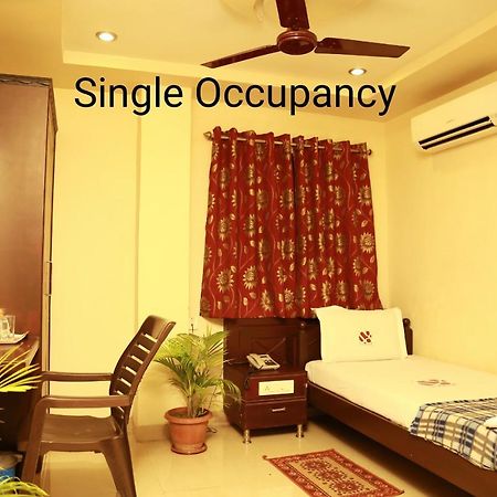 Hotel Sri Grands Rajahmundry Bagian luar foto