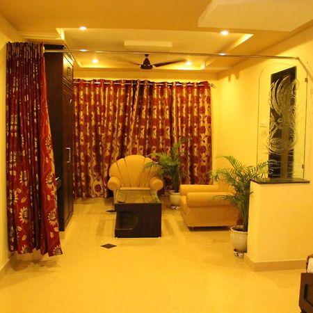 Hotel Sri Grands Rajahmundry Bagian luar foto