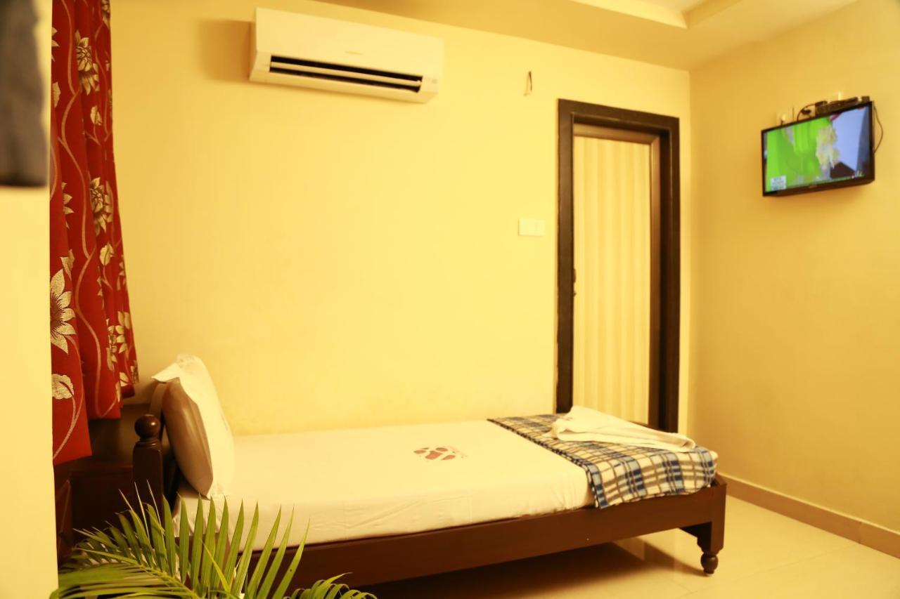 Hotel Sri Grands Rajahmundry Bagian luar foto